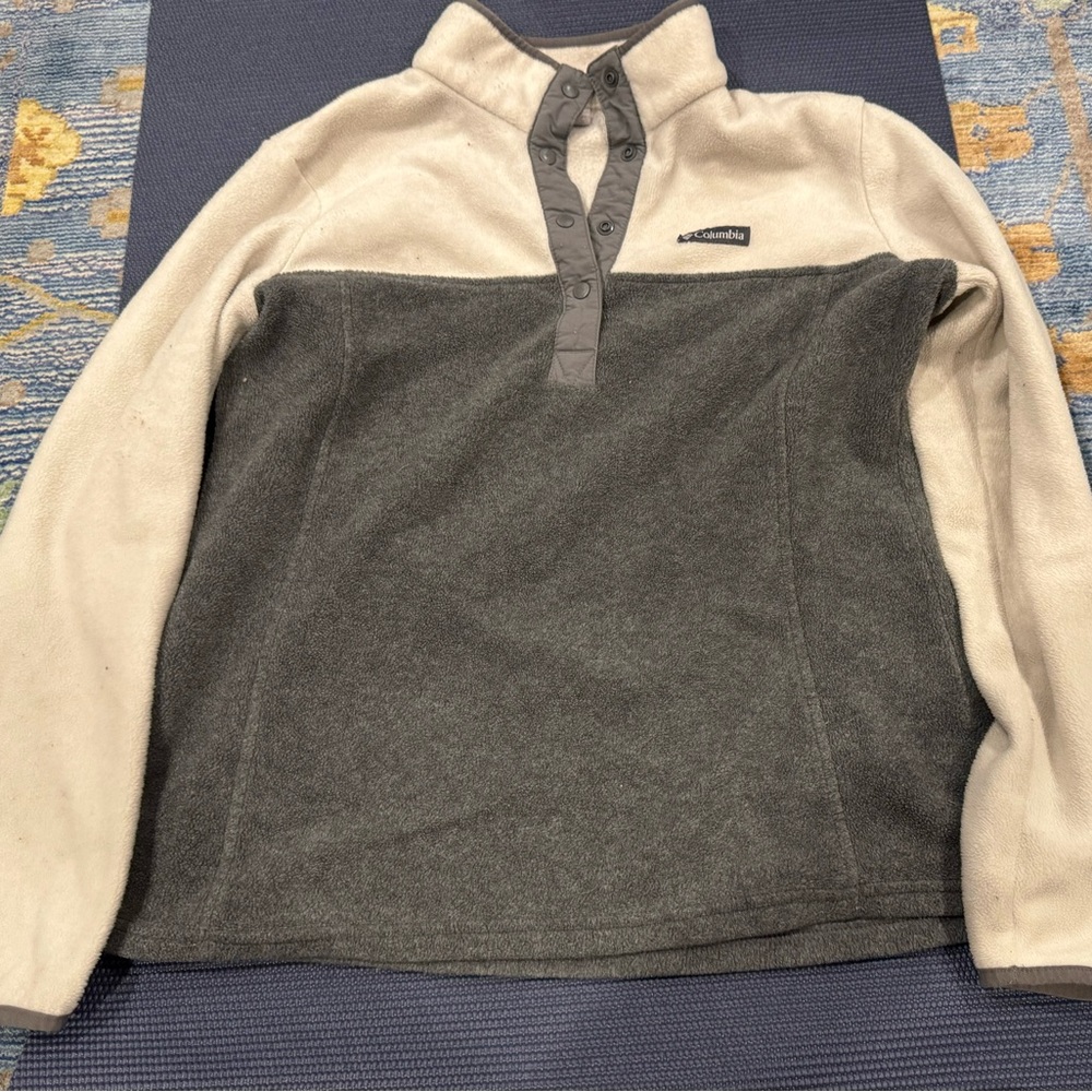 Columbia ivory and gray half snap pullover L